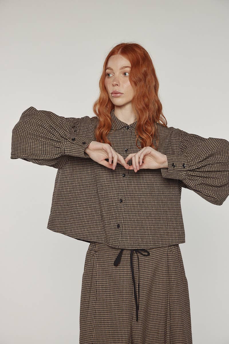 Volume sleeve blouse