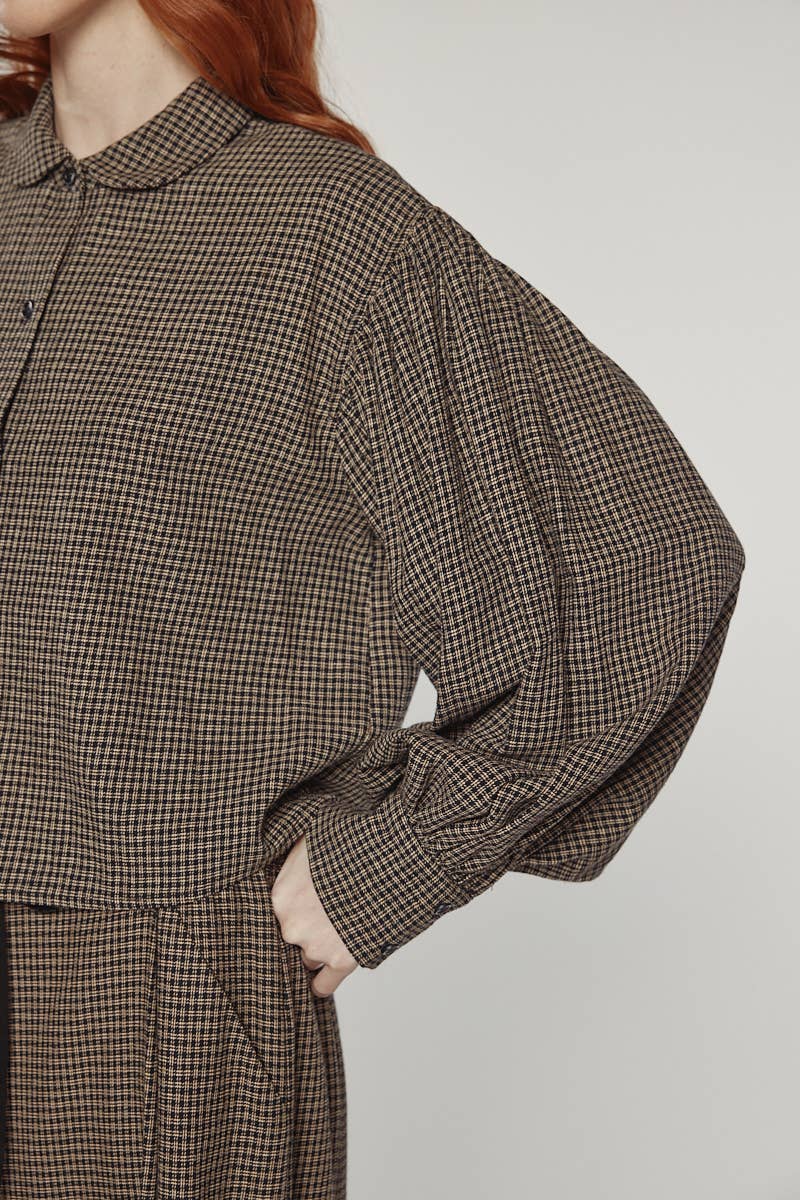 Volume sleeve blouse