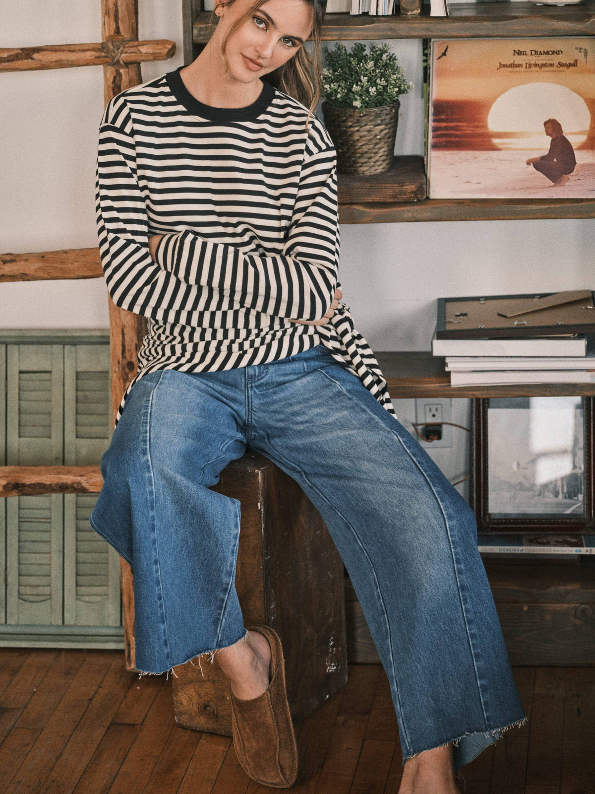 BLK & WHITE STRIPED SWEATSHIRT W/DETACHABLE SCARF