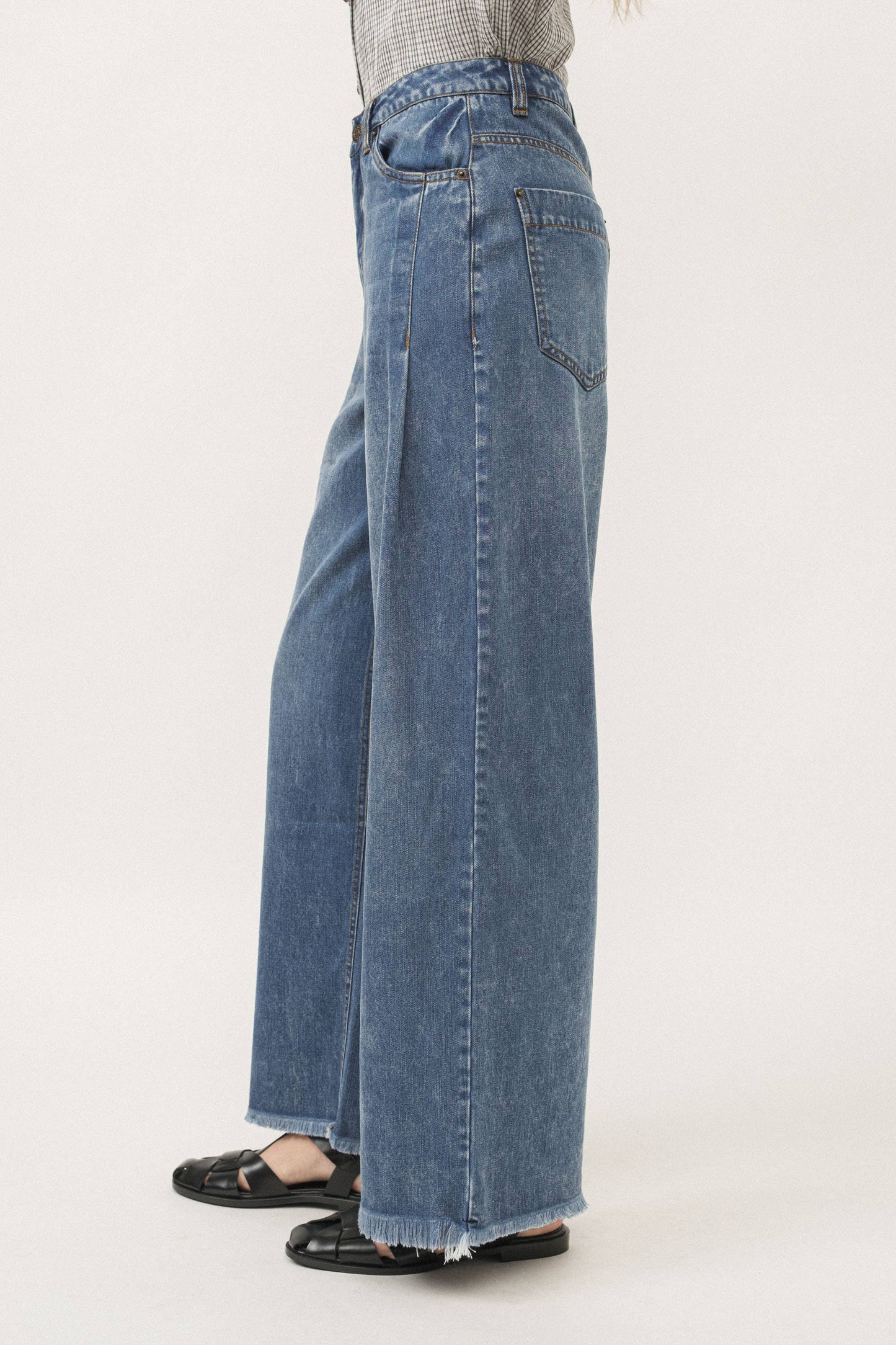 FRONT SIDE PINTUCK WIDE LEG JEANS