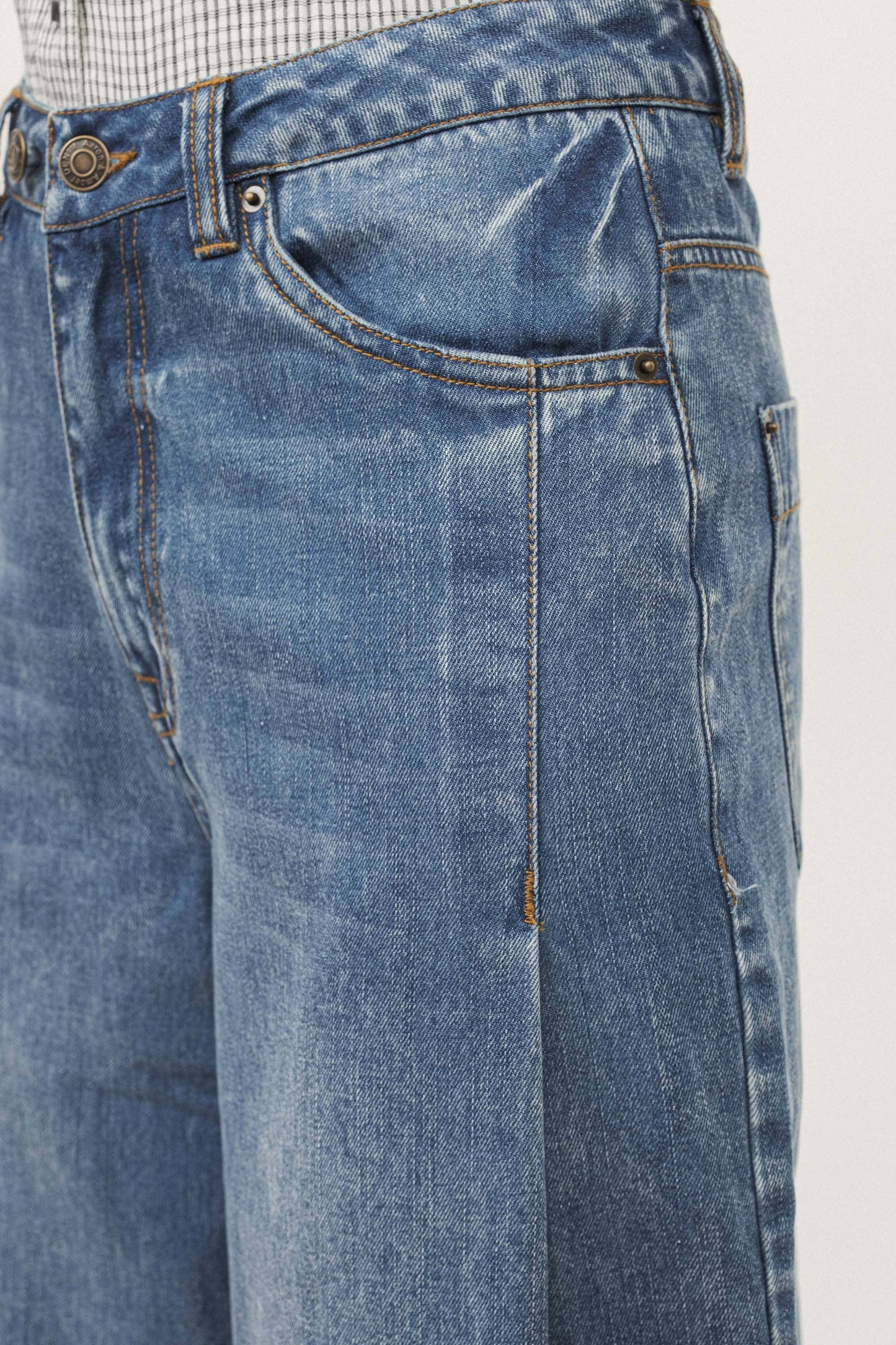 FRONT SIDE PINTUCK WIDE LEG JEANS