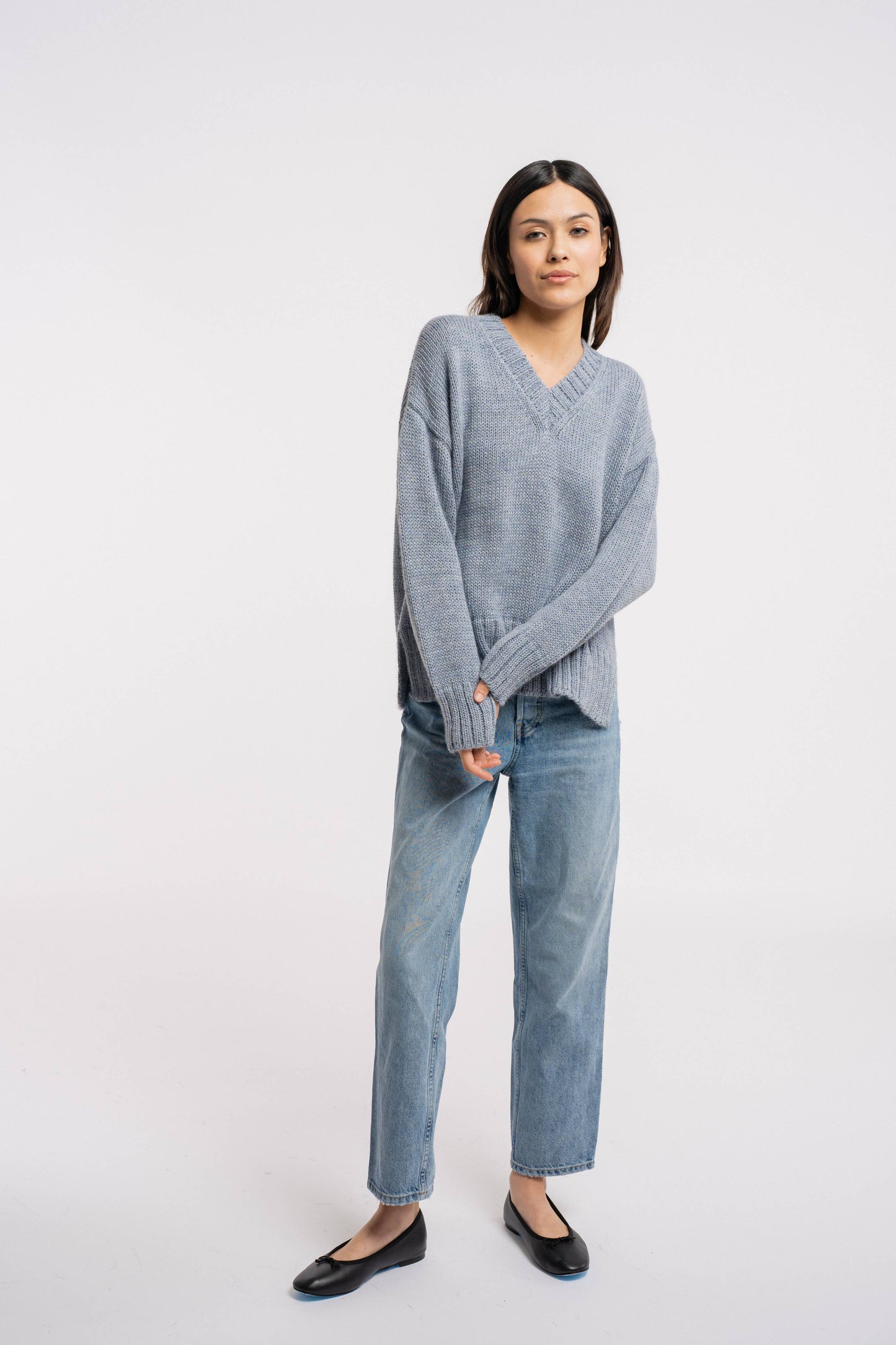 Boxy V-neck Wool sweater, dusty blue