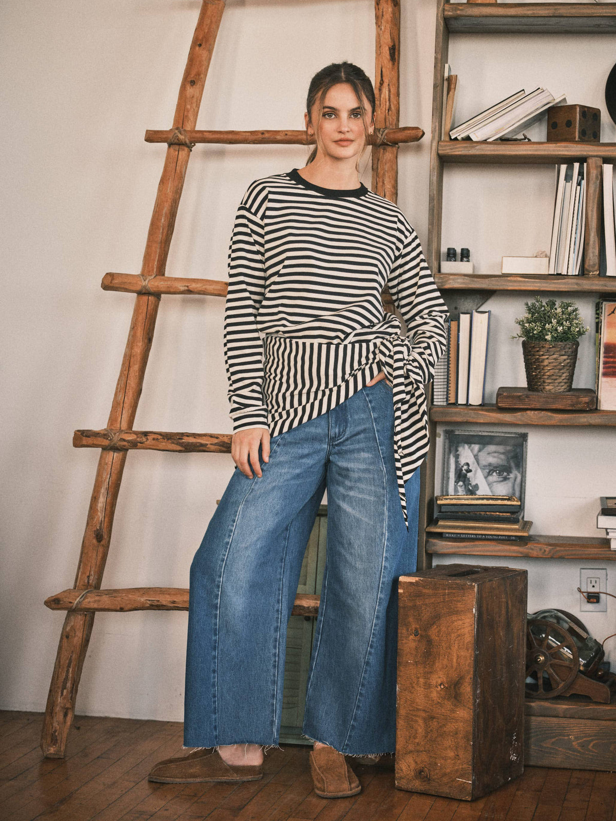 BLK & WHITE STRIPED SWEATSHIRT W/DETACHABLE SCARF