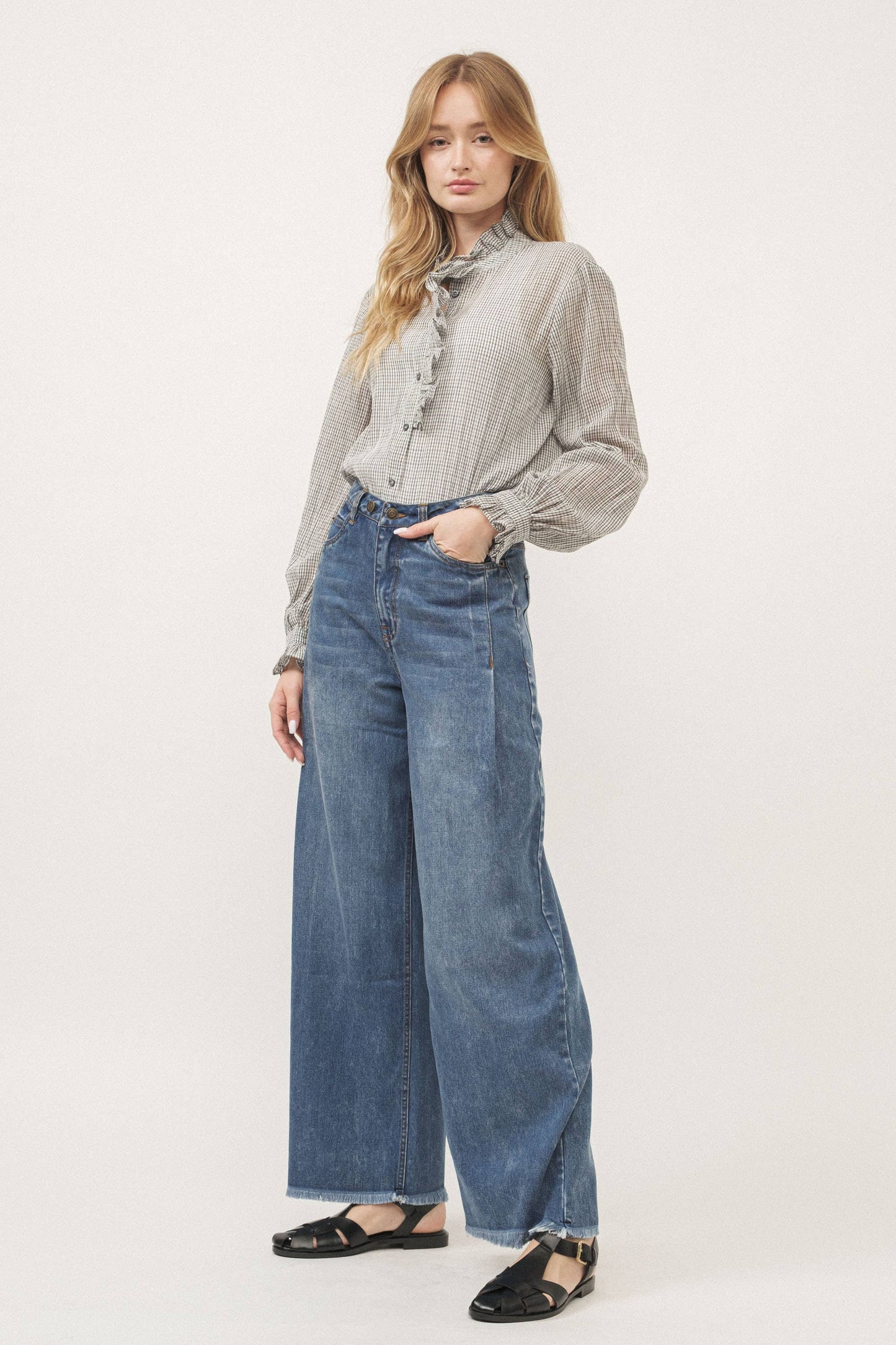 FRONT SIDE PINTUCK WIDE LEG JEANS