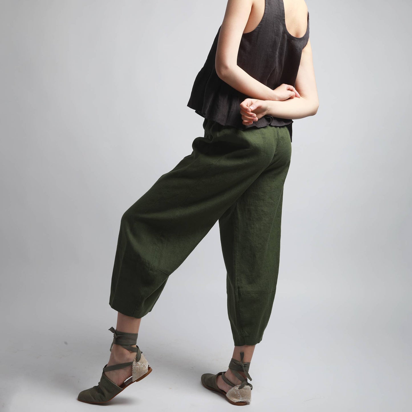 Barrel Leg Cropped Linen Pants