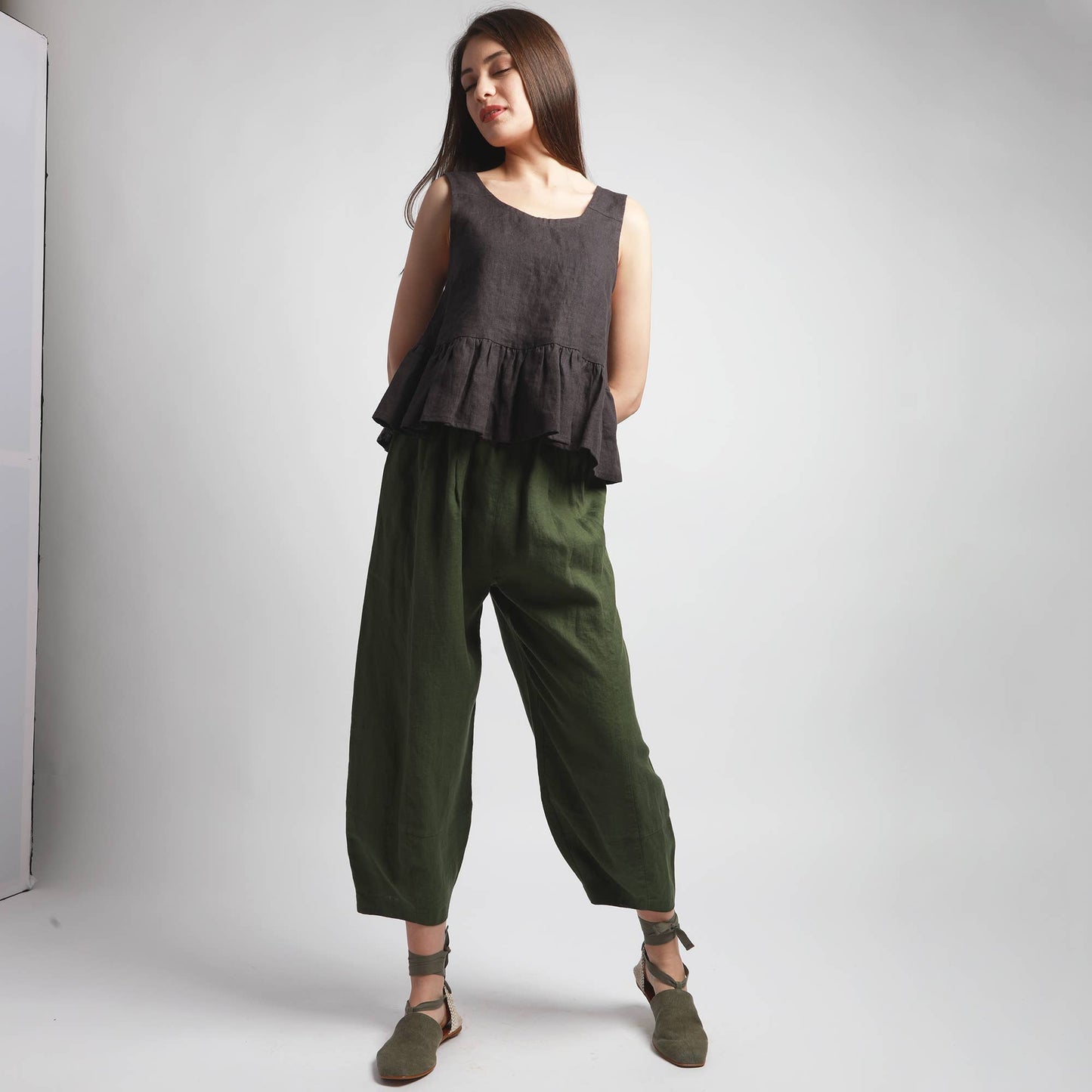 Barrel Leg Cropped Linen Pants