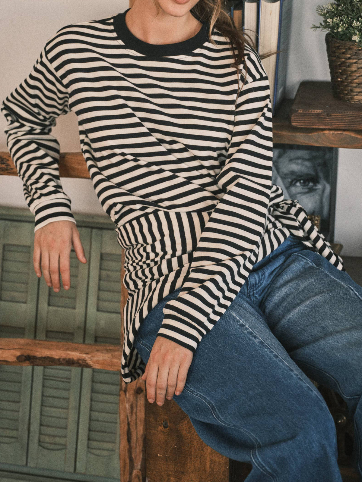 BLK & WHITE STRIPED SWEATSHIRT W/DETACHABLE SCARF