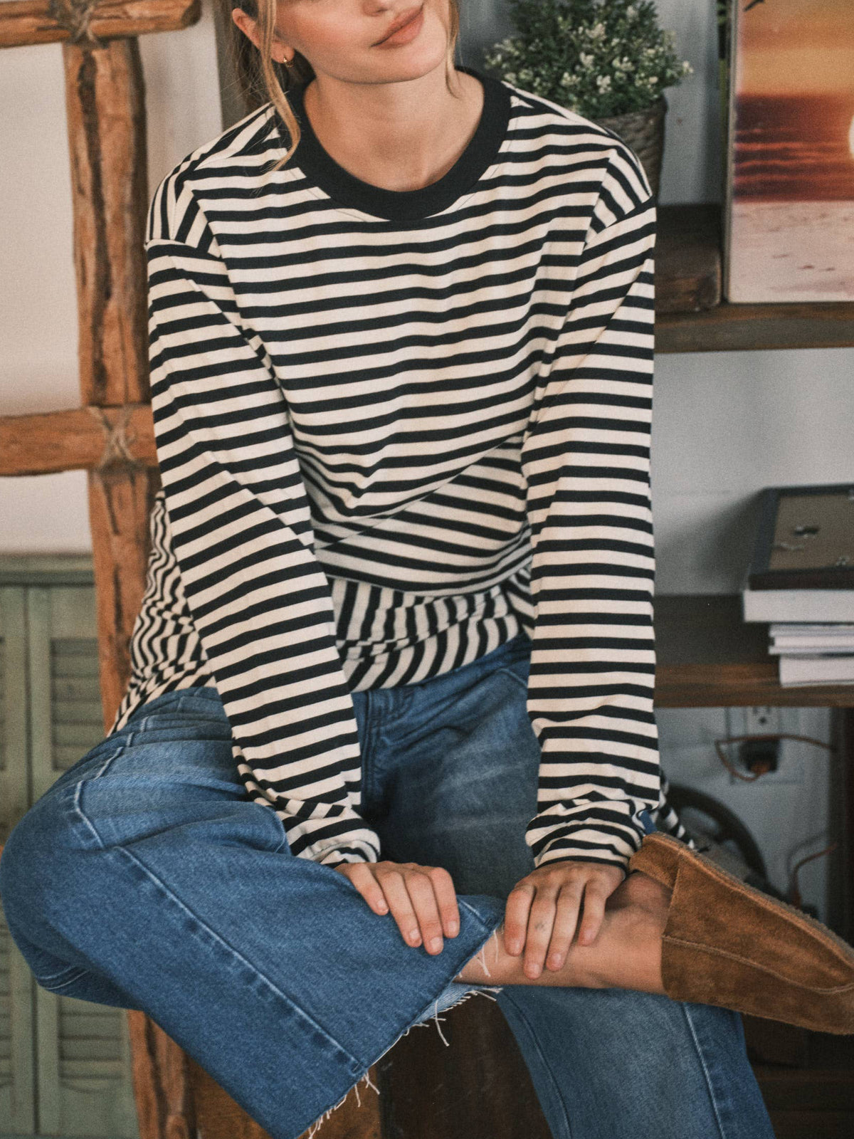 BLK & WHITE STRIPED SWEATSHIRT W/DETACHABLE SCARF