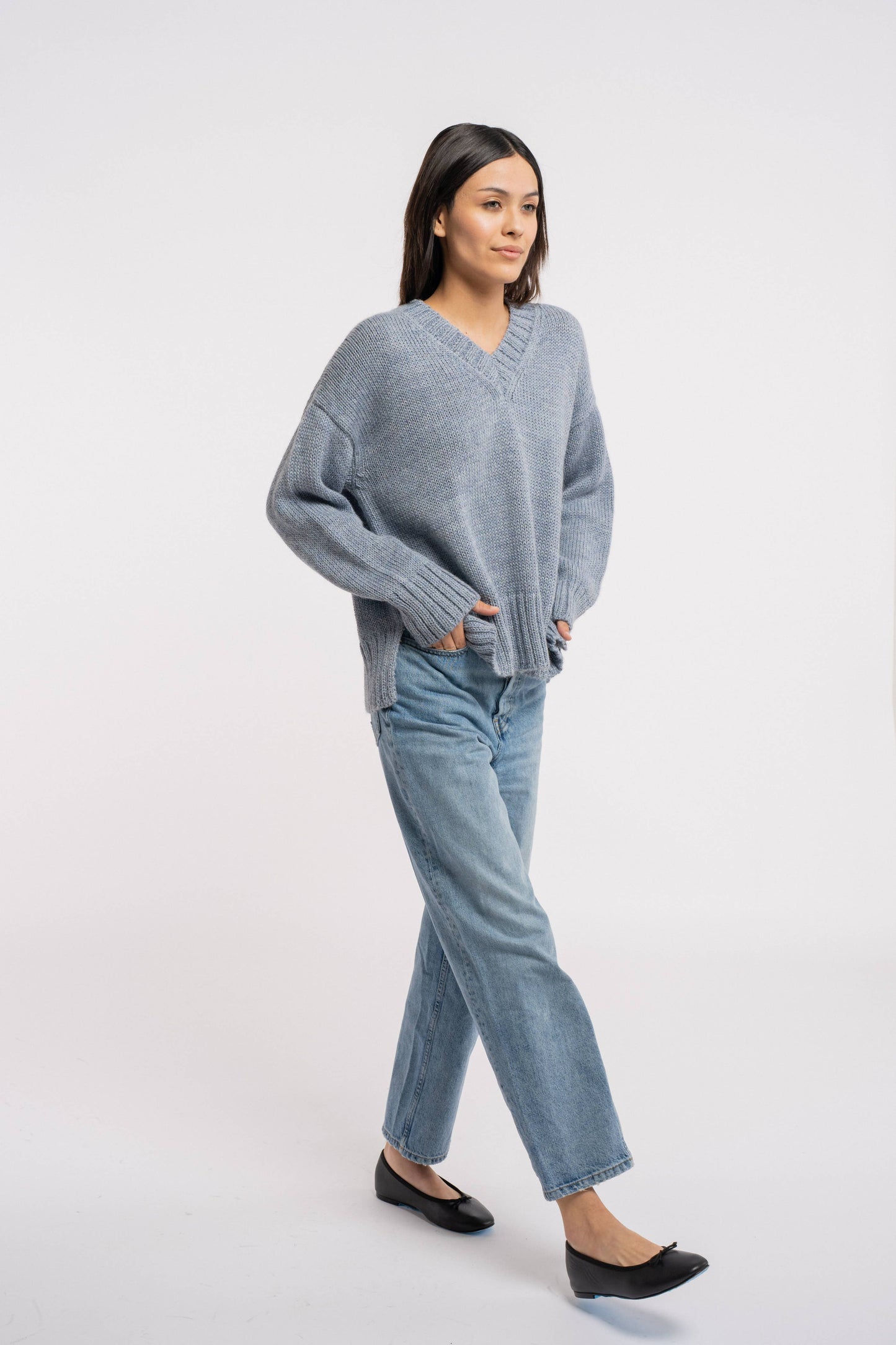 Boxy V-neck Wool sweater, dusty blue