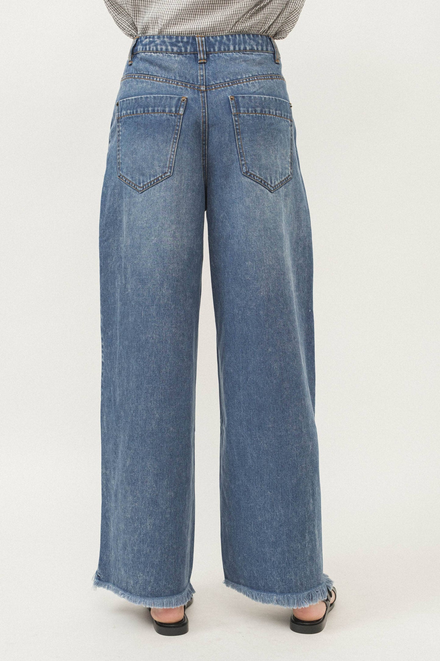 FRONT SIDE PINTUCK WIDE LEG JEANS