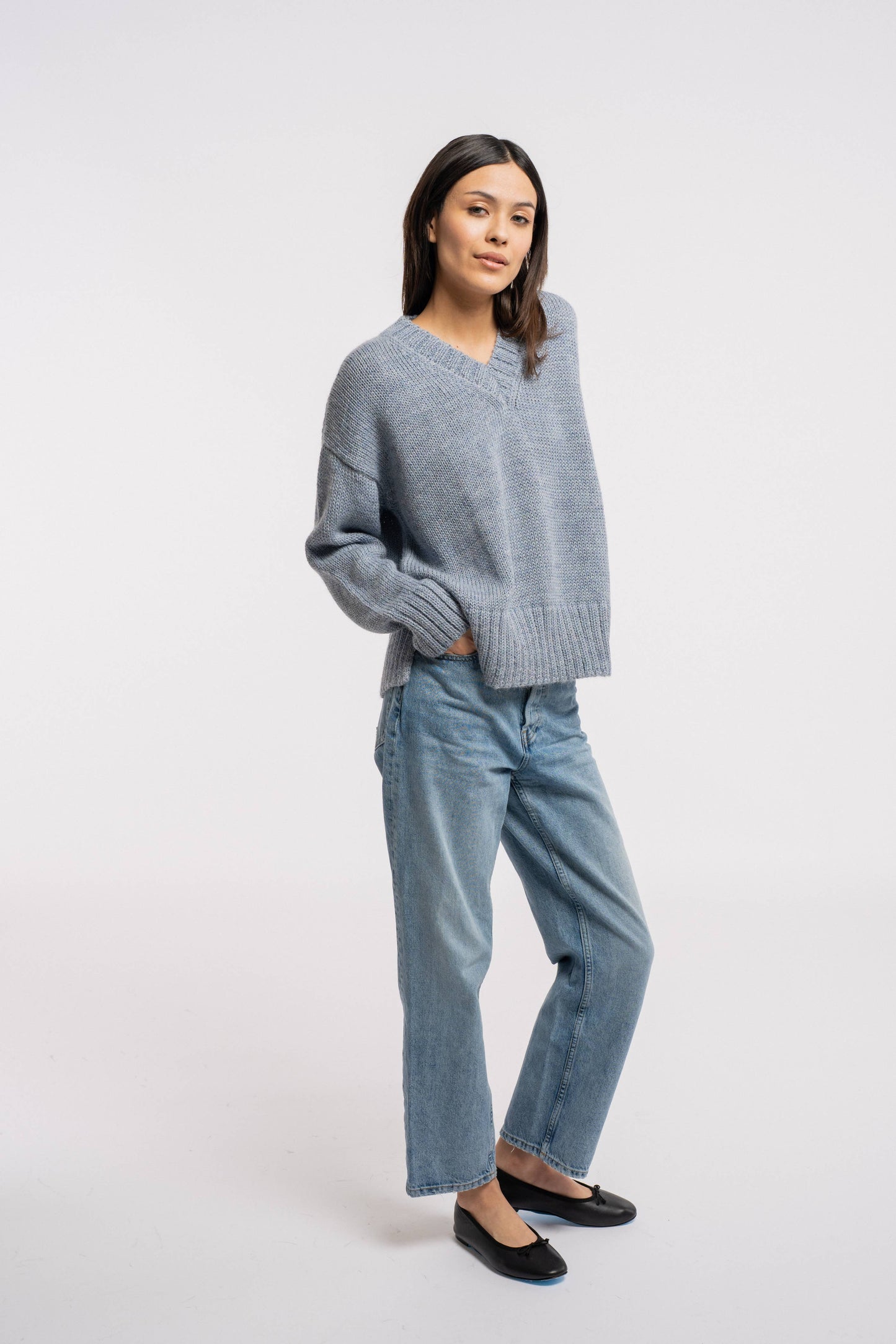 Boxy V-neck Wool sweater, dusty blue